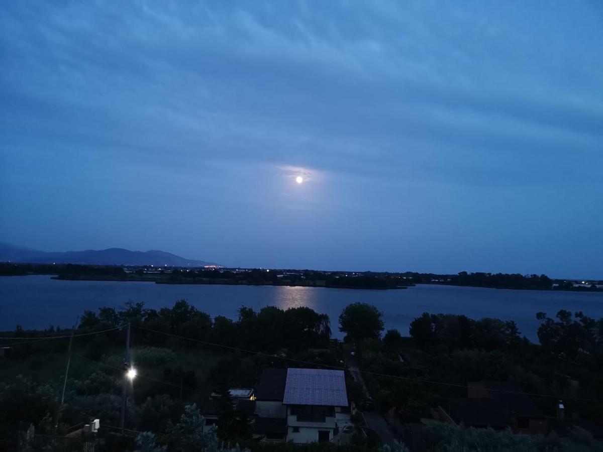 Sul lago dorato Terracina Exterior foto